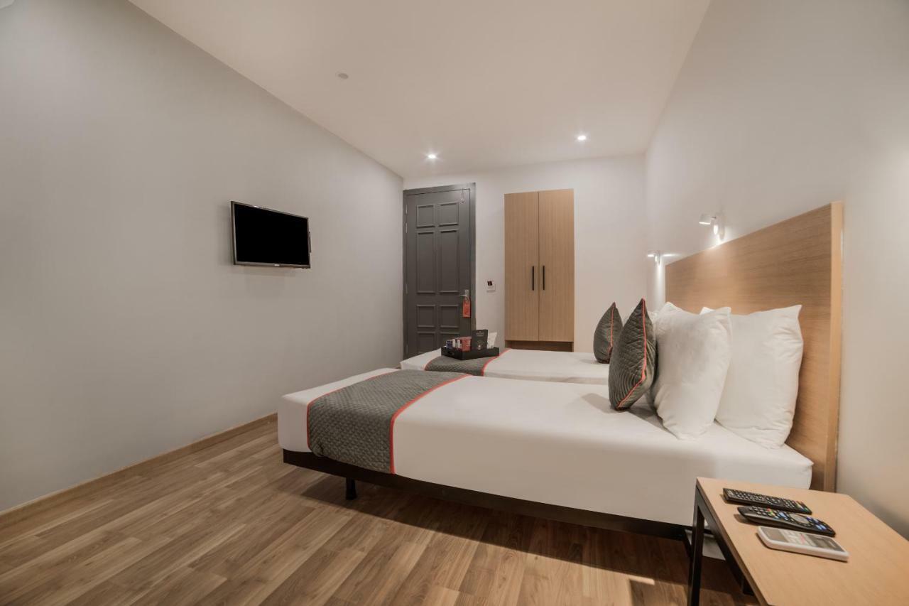 Oyo Townhouse 086 Pankha Road Hotel New Delhi Ngoại thất bức ảnh